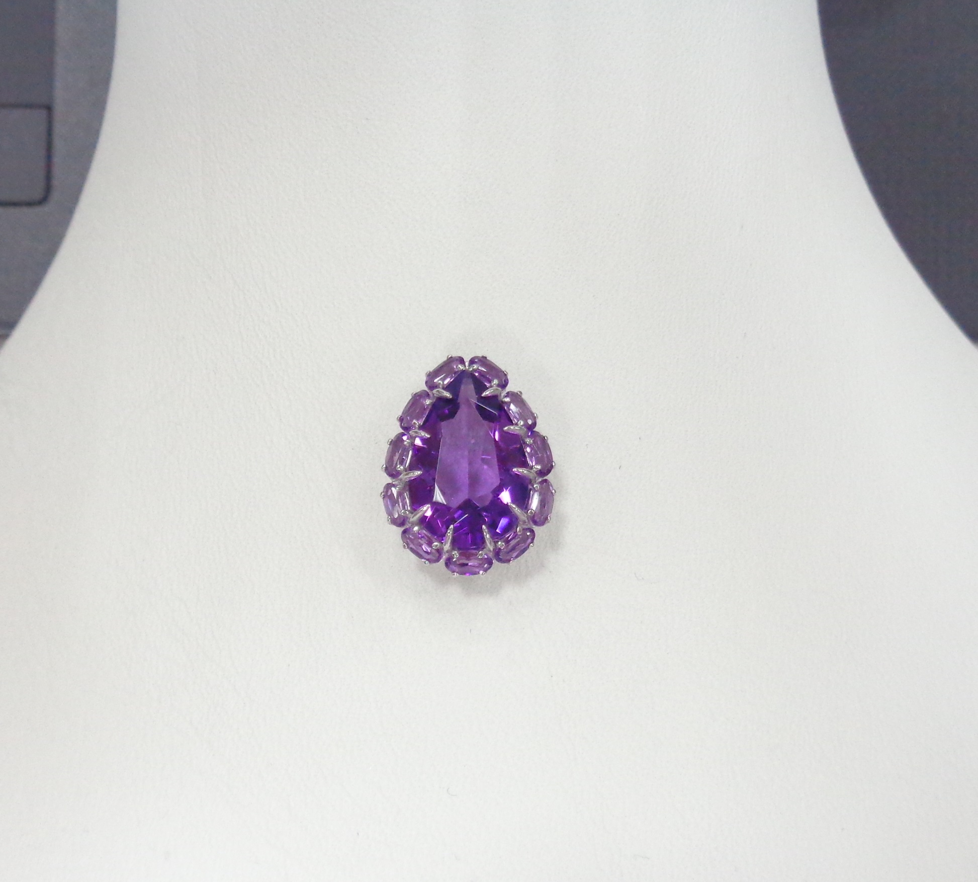 Серебряная подвеска с аметистами